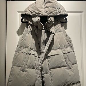 Gray Puffer Jacket with Quilted Design and High Collar